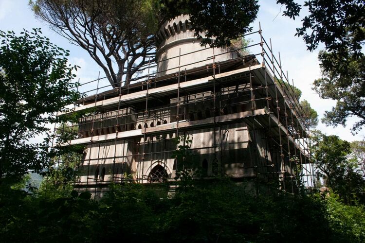 Genova Parco Pallavicini Castello del Capitano ante restauro