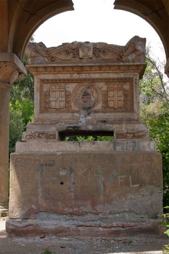 Genova Parco Pallavicini tomba mausoleo ante restauro