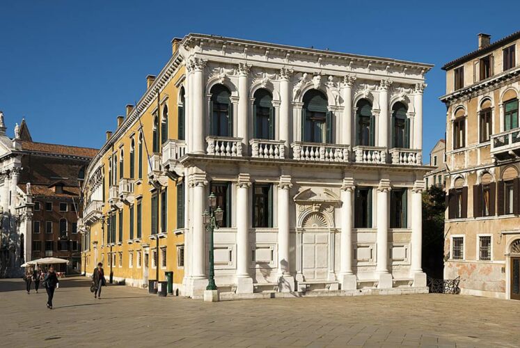 Venezia Palazzo Loredan Campo Santo Stefano Facciata ante restauro