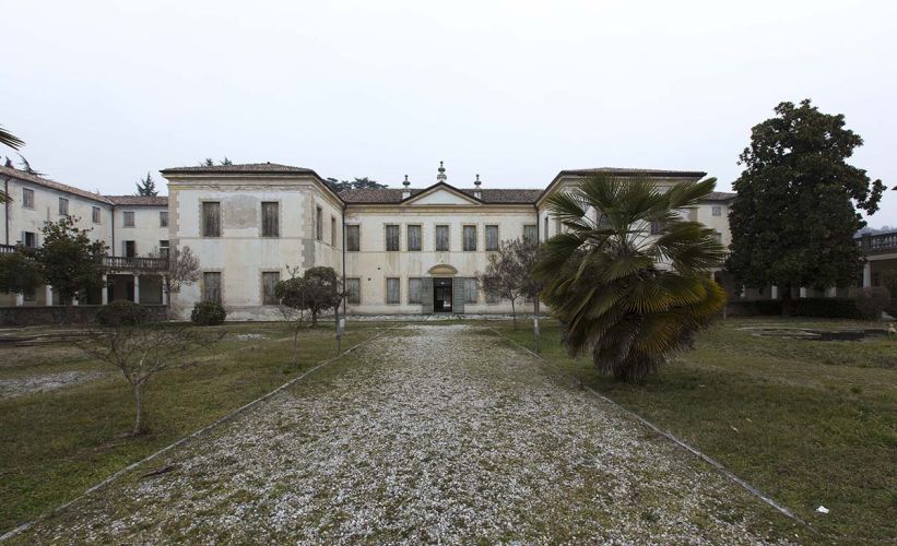 Montebelluna Villa Correr Pisani intonaci retro prima 01