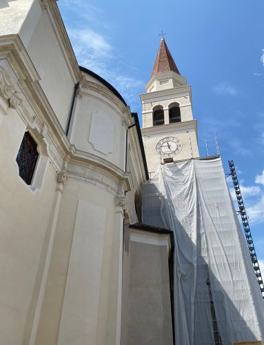 Rossano Veneto Duomo facciata laterale totale post restauro