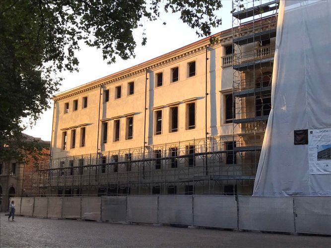 Padova-Palazzo-Foscarini-piazza-Eremitani-ponteggio-post-restauro