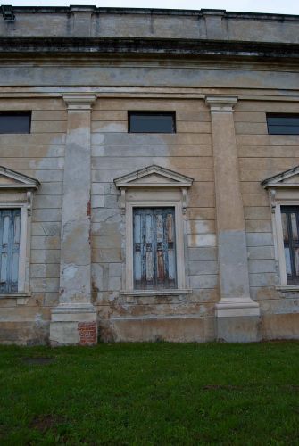 piazzola-villa-contarini-finestra-oscuro-ex-scuderie-prima-restauro